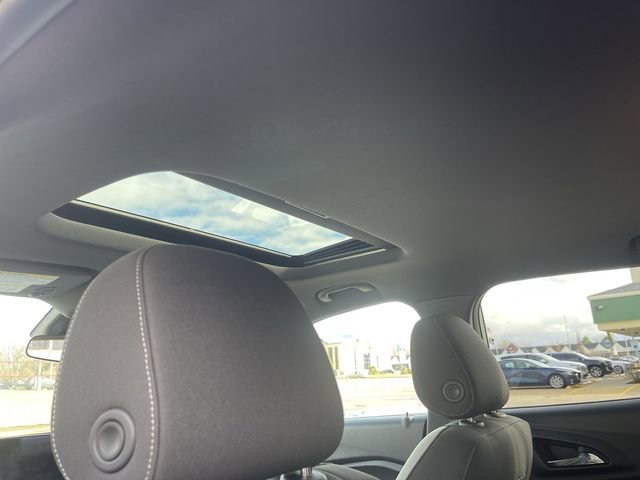 Used 2024 Chevrolet Trax RS w/ Sunroof Package image 23