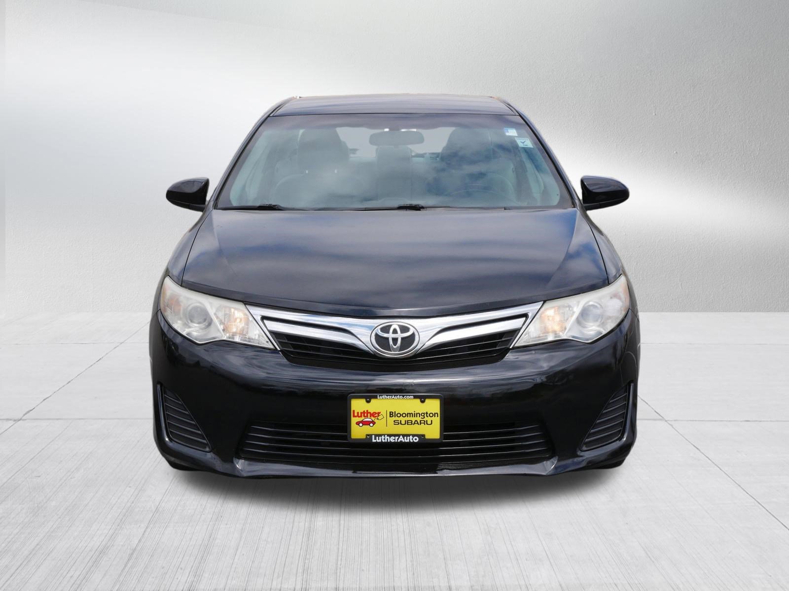 Used 2014 Toyota Camry LE FWD image 2