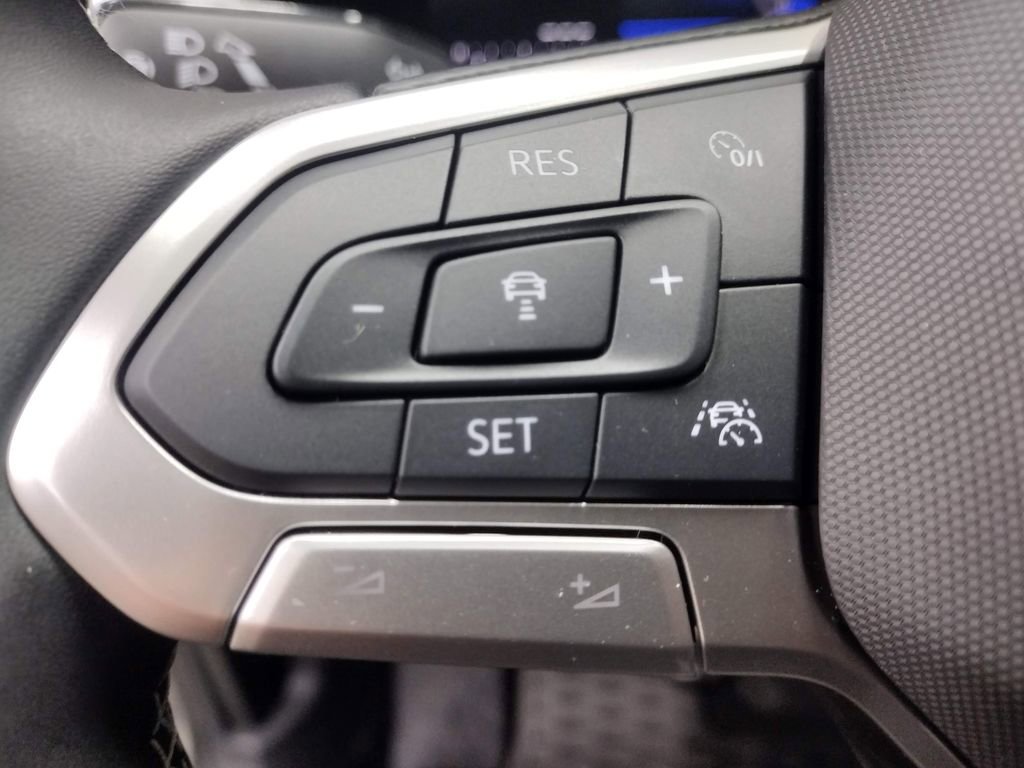 Used 2025 Volkswagen Taos SE image 26