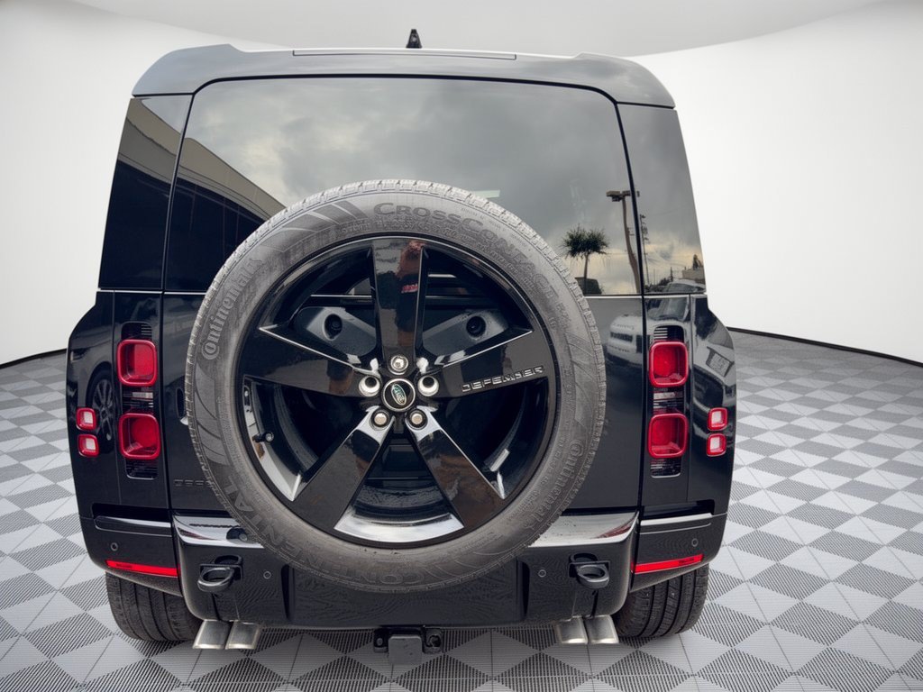 Used 2025 Land Rover Defender 110 X-Dynamic SE AWD/4WD image 11
