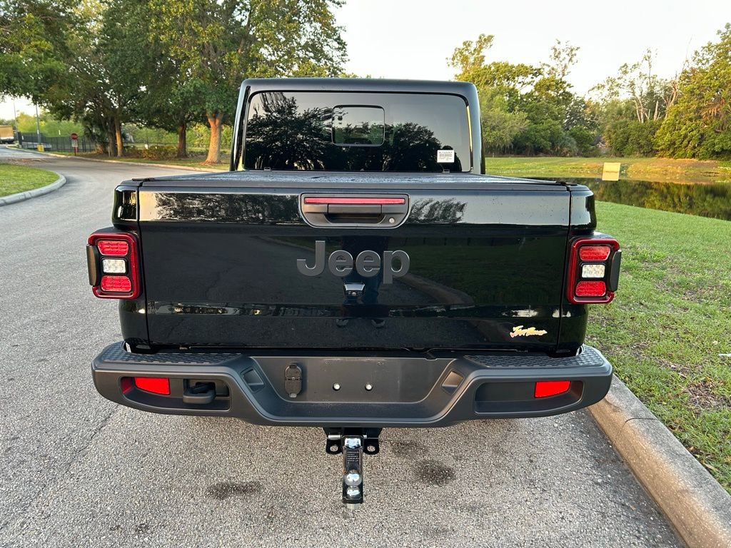 Used 2024 Jeep Gladiator Sport image 4