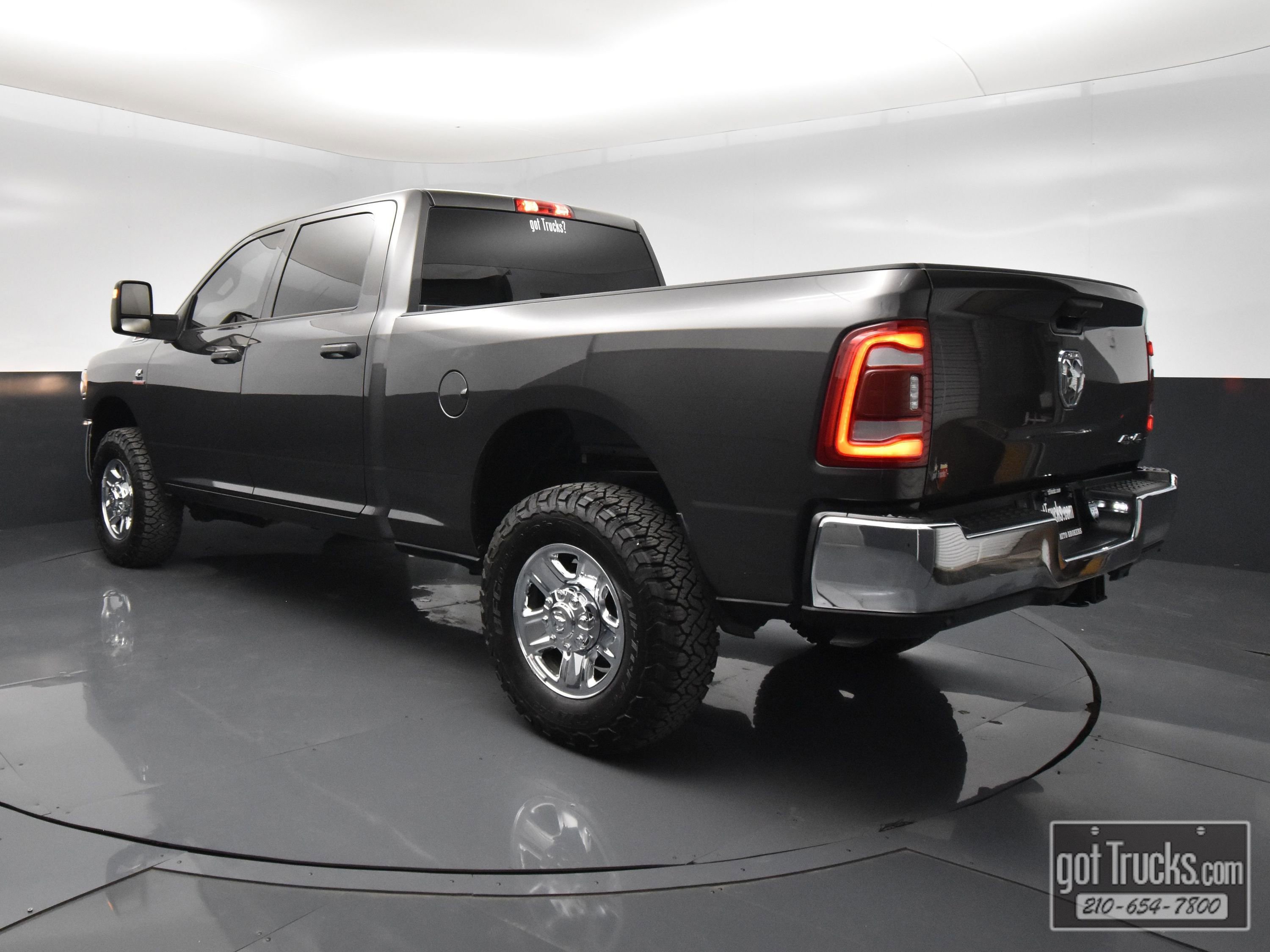 Used 2024 RAM 2500 Tradesman w/ Chrome Appearance Group AWD/4WD image 5