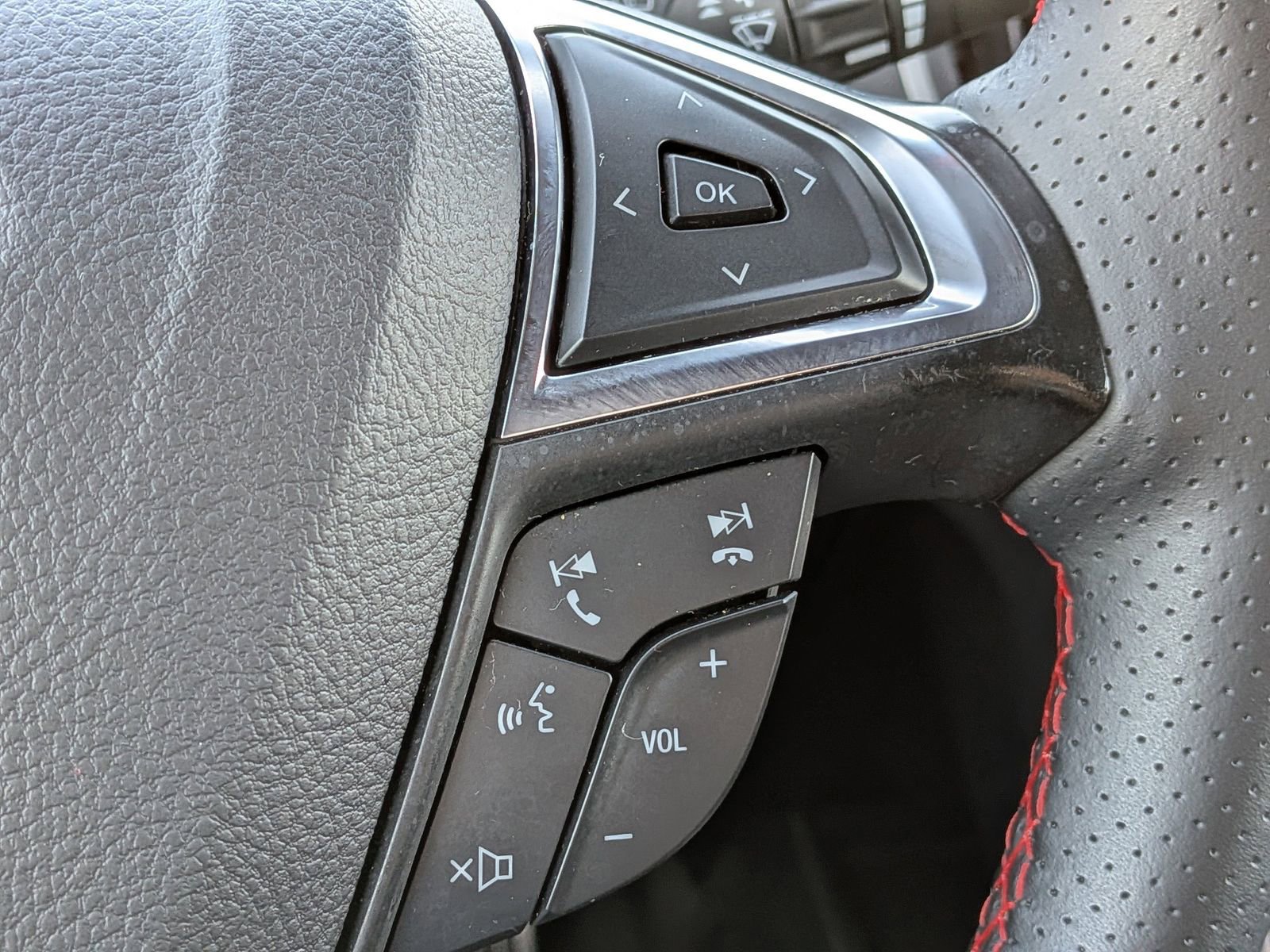 Certified 2024 Ford Edge ST-Line AWD/4WD image 30