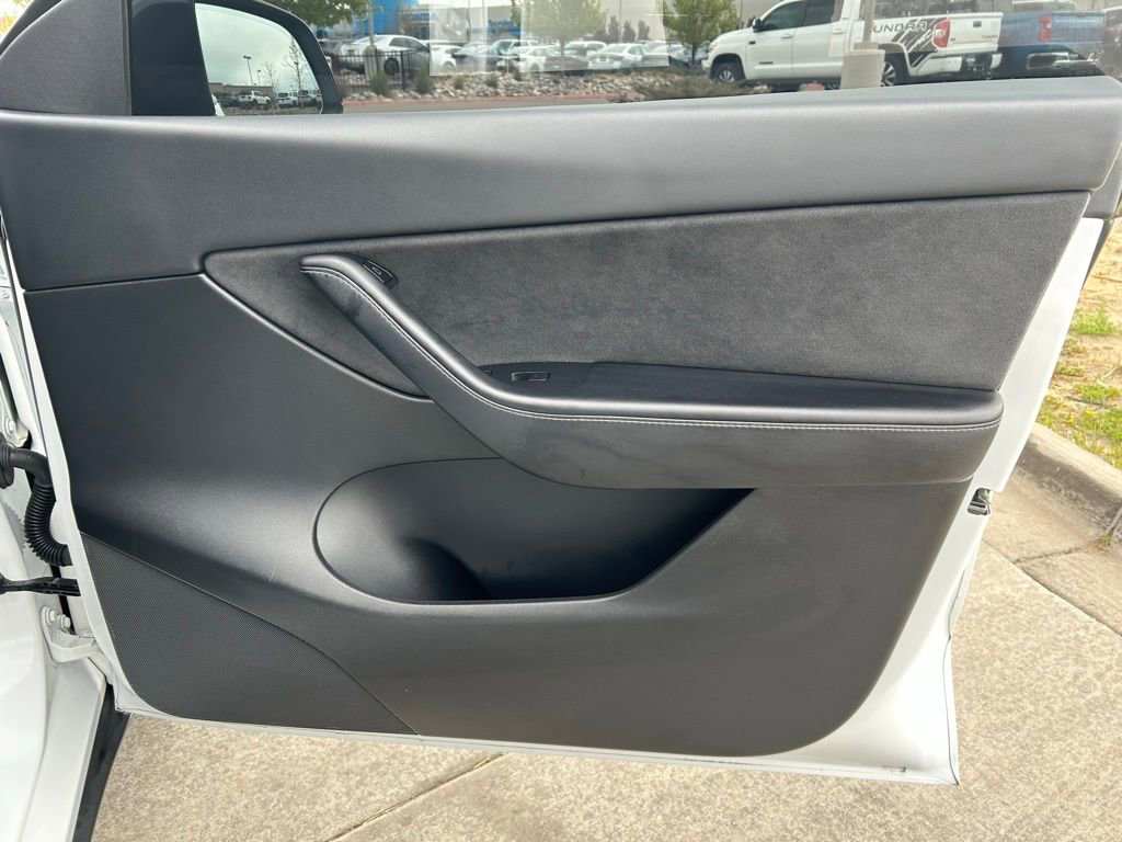 Used 2021 Tesla Model Y Long Range image 27