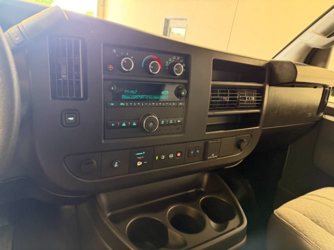 Used 2025 GMC Savana 3500 LT w/ LT Preferred Equipment Group RWD image 13