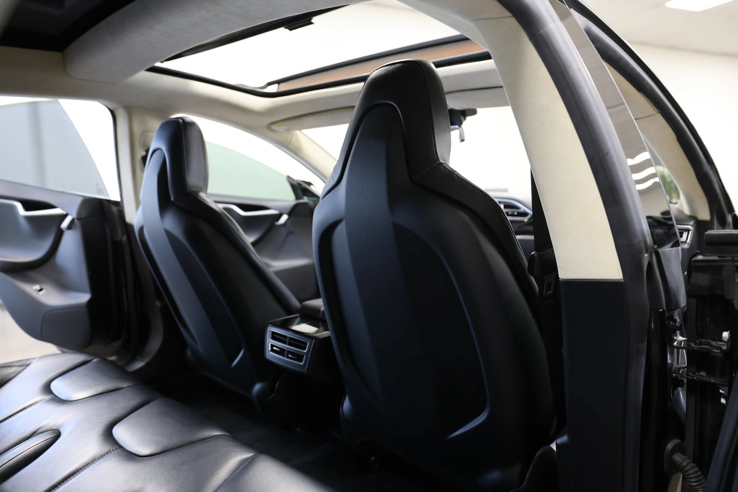 Used 2015 Tesla Model S 70D AWD/4WD image 42
