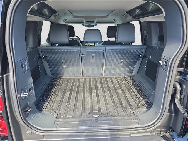 Used 2024 Land Rover Defender 110 X-Dynamic SE image 12