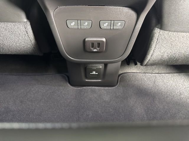 Used 2023 Chevrolet Equinox Premier image 26