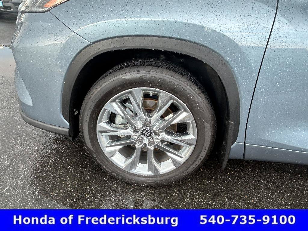 Used 2024 Toyota Highlander Limited AWD/4WD image 35