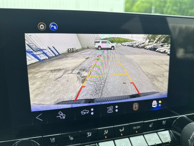 Used 2025 Chevrolet Colorado ZR2 w/ Technology Package AWD/4WD image 25