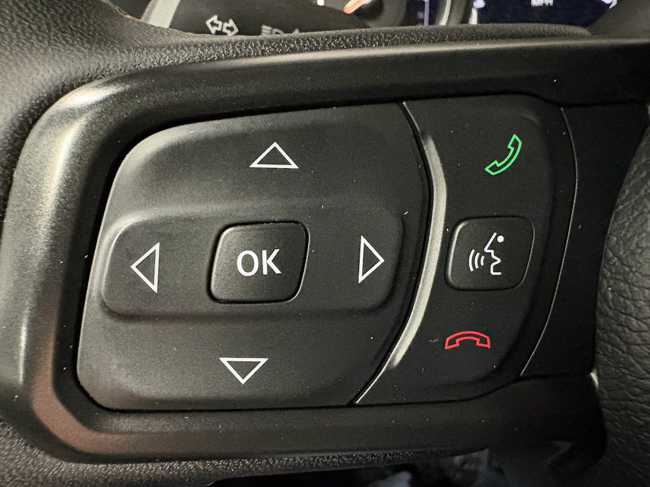 Used 2024 Jeep Gladiator Sport AWD/4WD image 13
