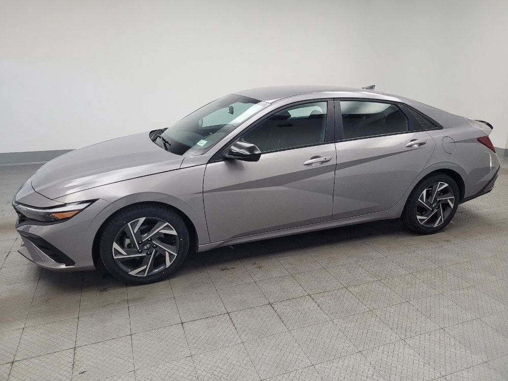 Used 2025 Hyundai Elantra Sport FWD image 2