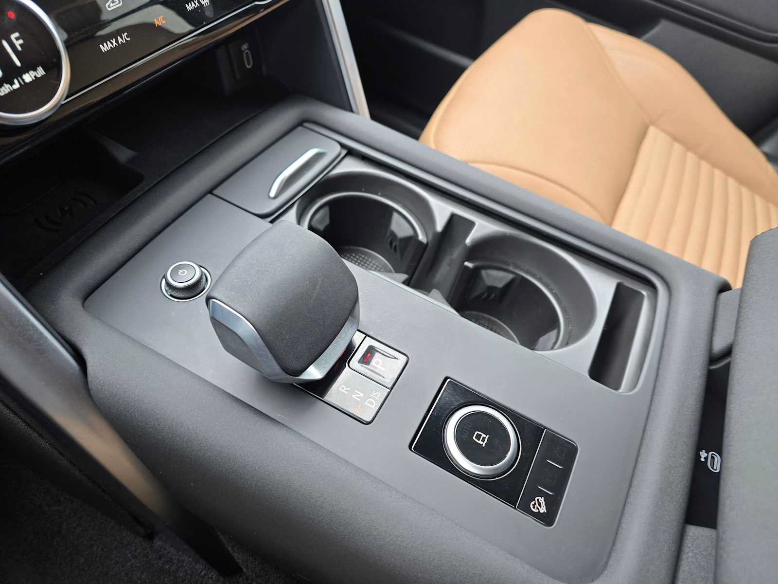 Used 2026 Land Rover Discovery Dynamic SE AWD/4WD image 32