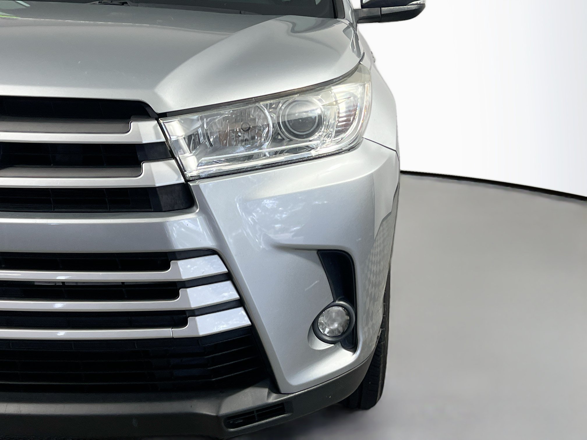 Used 2019 Toyota Highlander XLE FWD image 12