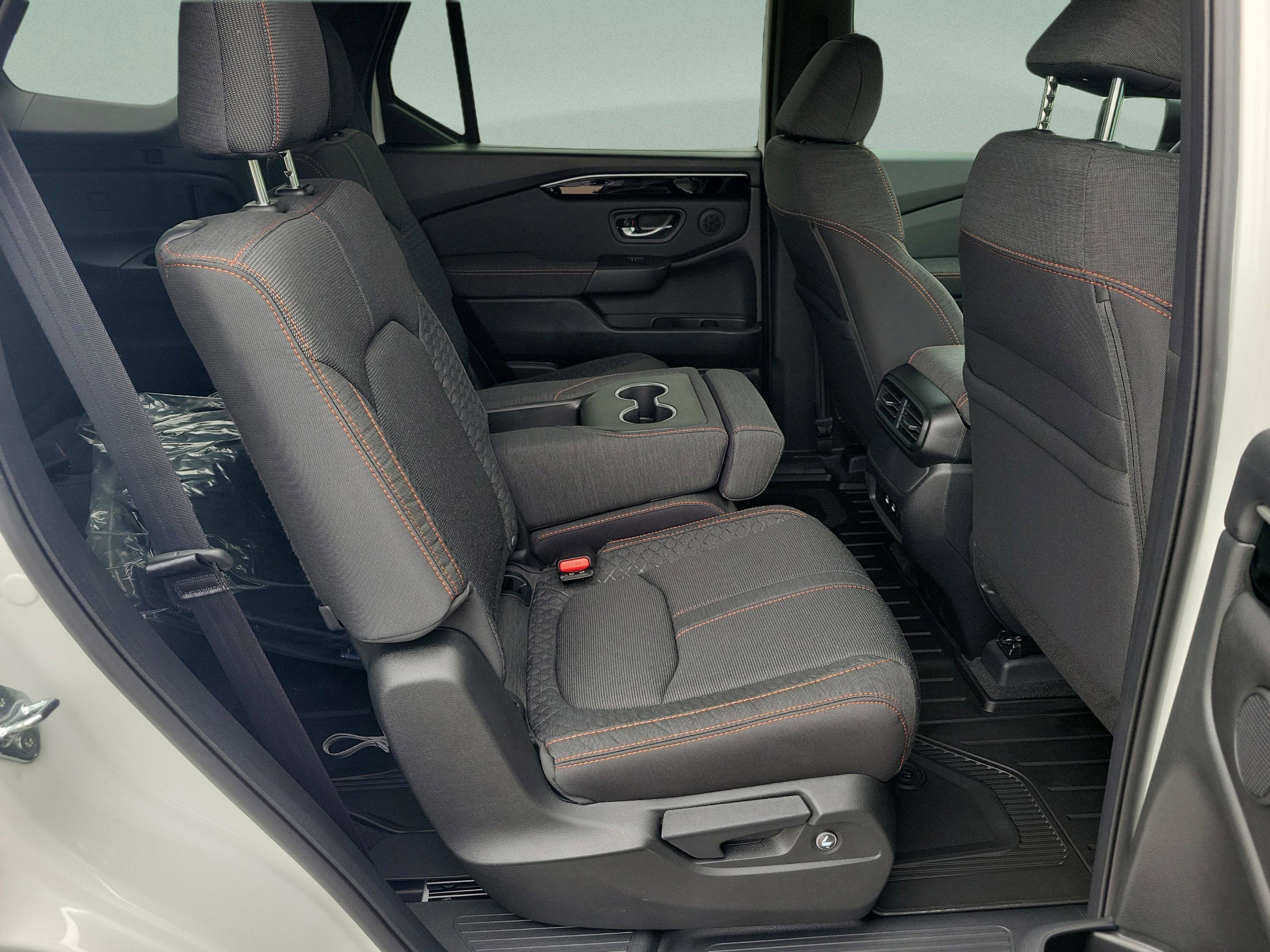 New 2026 Honda Pilot Sport image 10