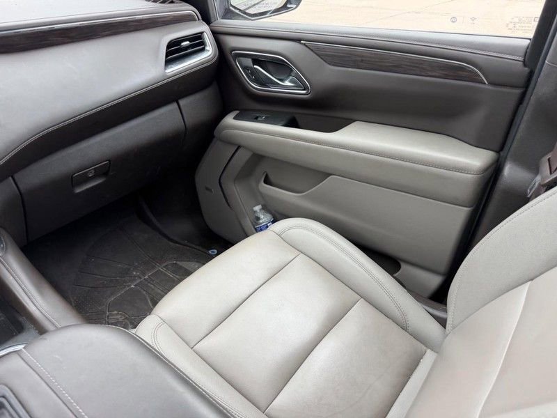 Used 2022 Chevrolet Tahoe Z71 w/ Luxury Package AWD/4WD image 19