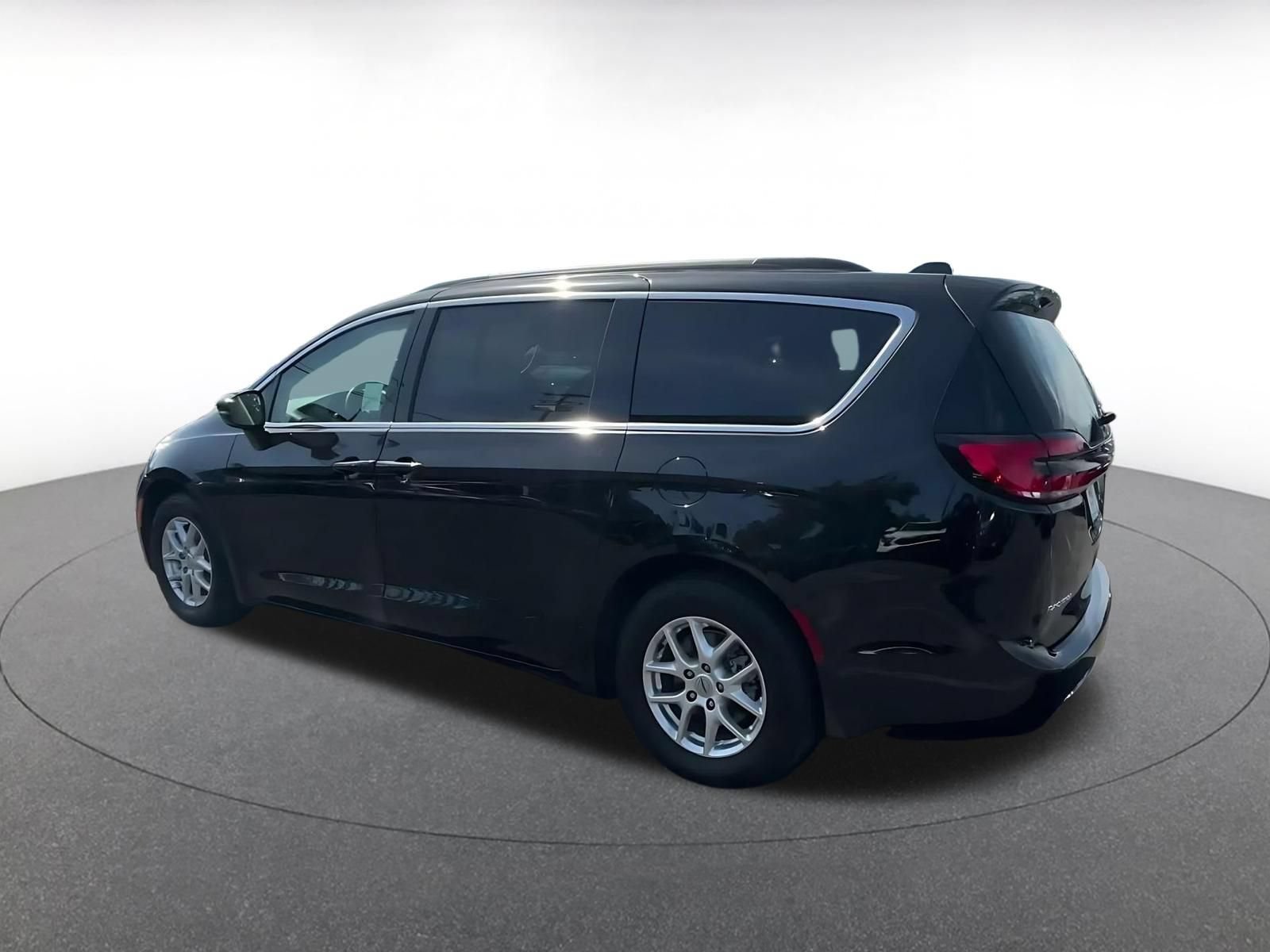 Used 2022 Chrysler Pacifica Touring-L FWD image 9
