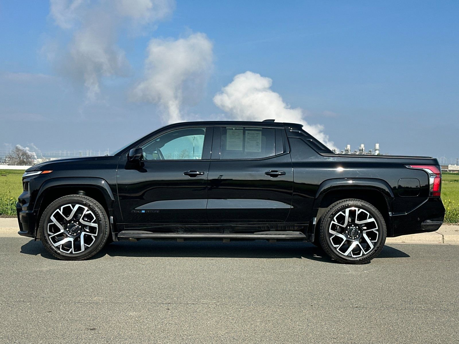 Used 2024 Chevrolet Silverado EV RST image 7