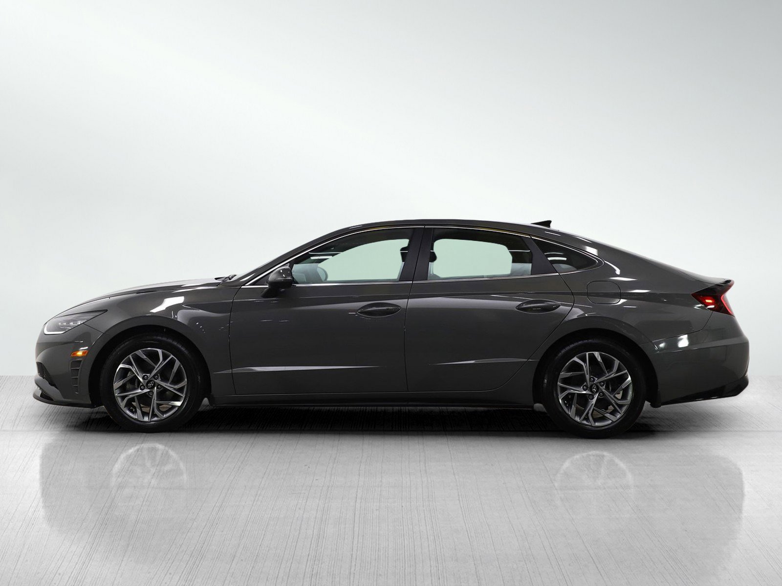 Used 2023 Hyundai Sonata SEL image 2