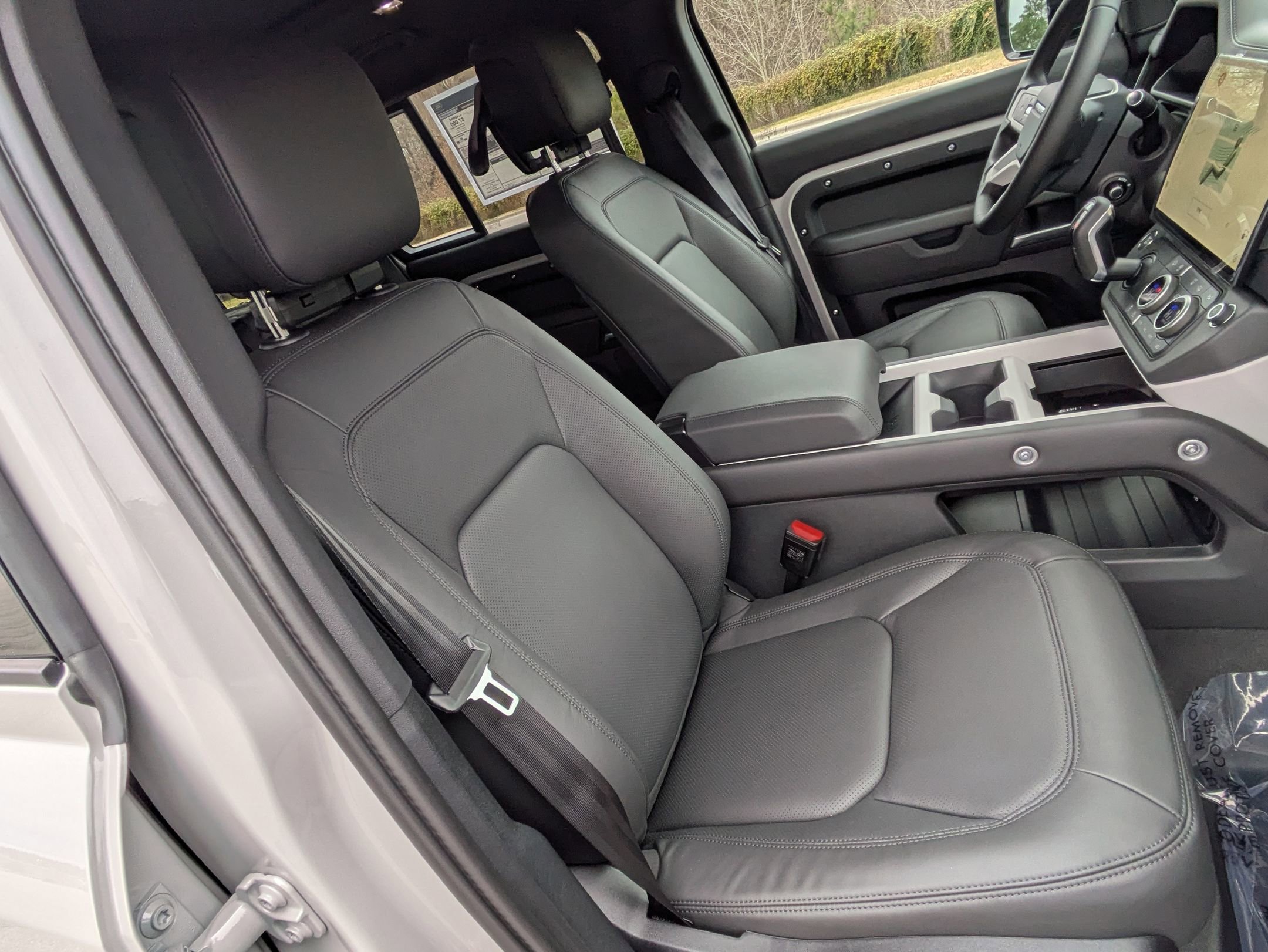 New 2026 Land Rover Defender 110 X-Dynamic SE image 31