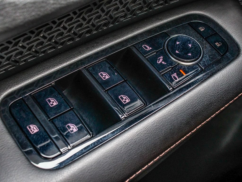 Used 2024 Nissan Ariya AWD image 10