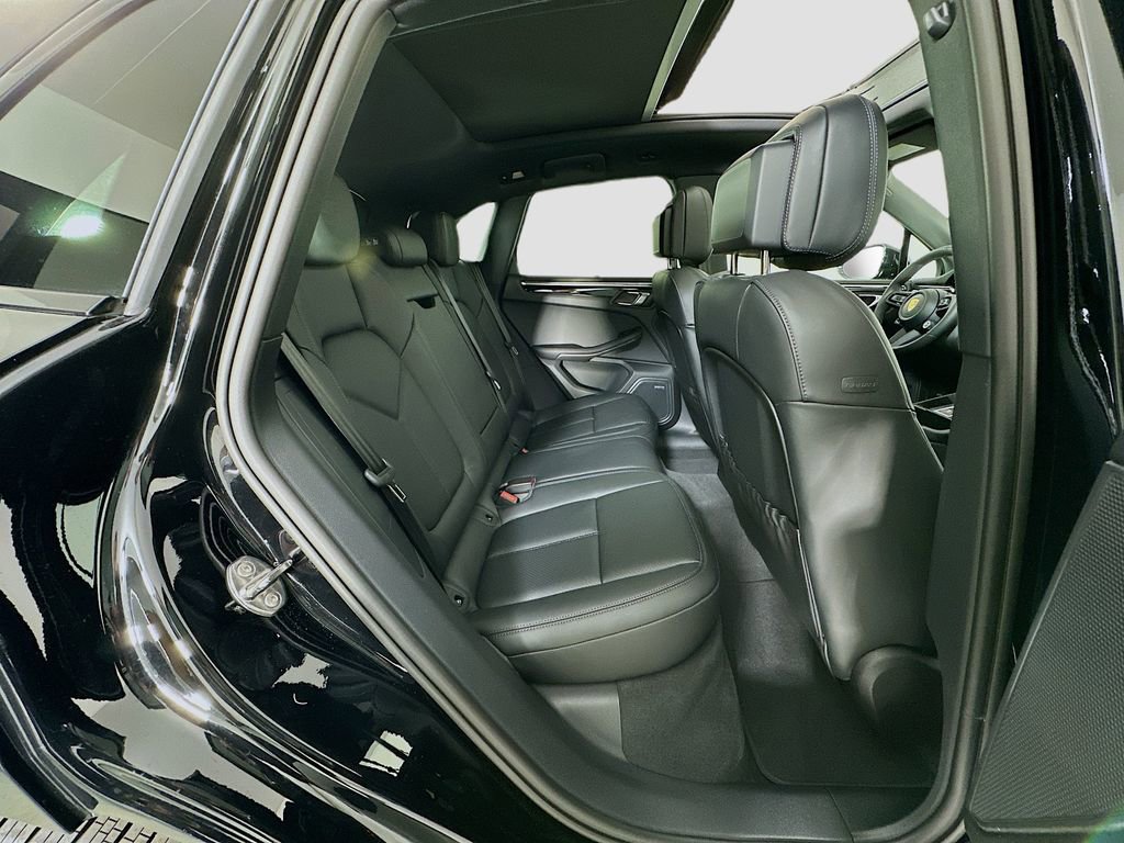Certified 2026 Porsche Macan image 29