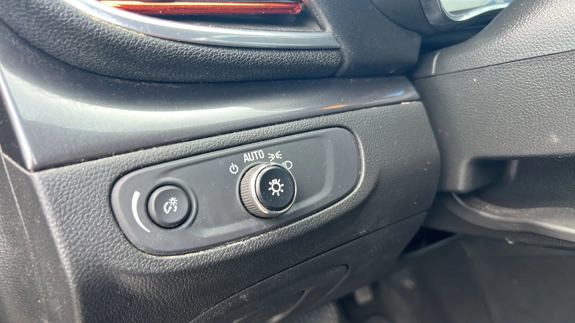 Used 2019 Buick Encore Preferred FWD image 17