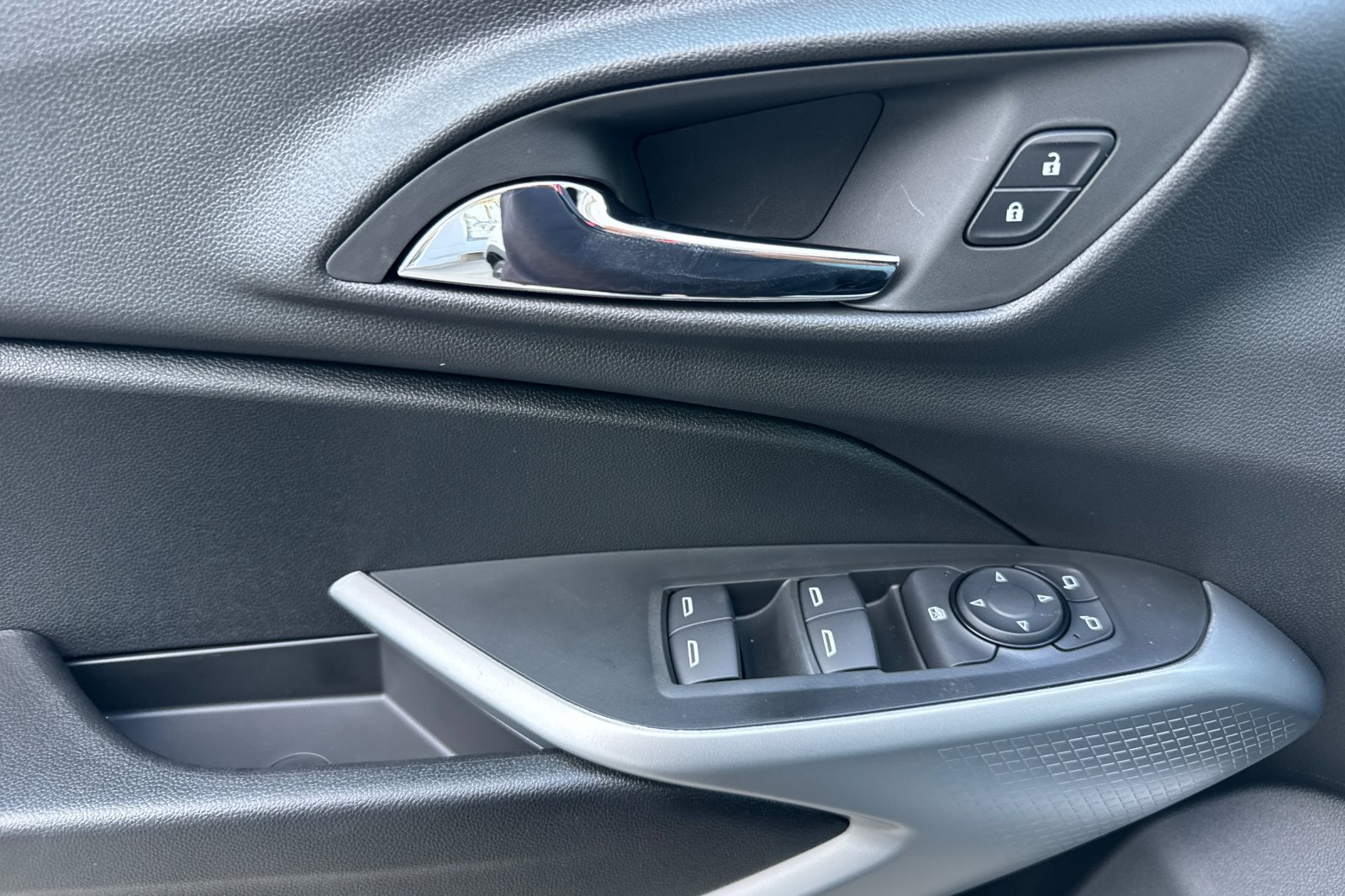 New 2026 Chevrolet Trax RS w/ Driver Confidence Package FWD image 10