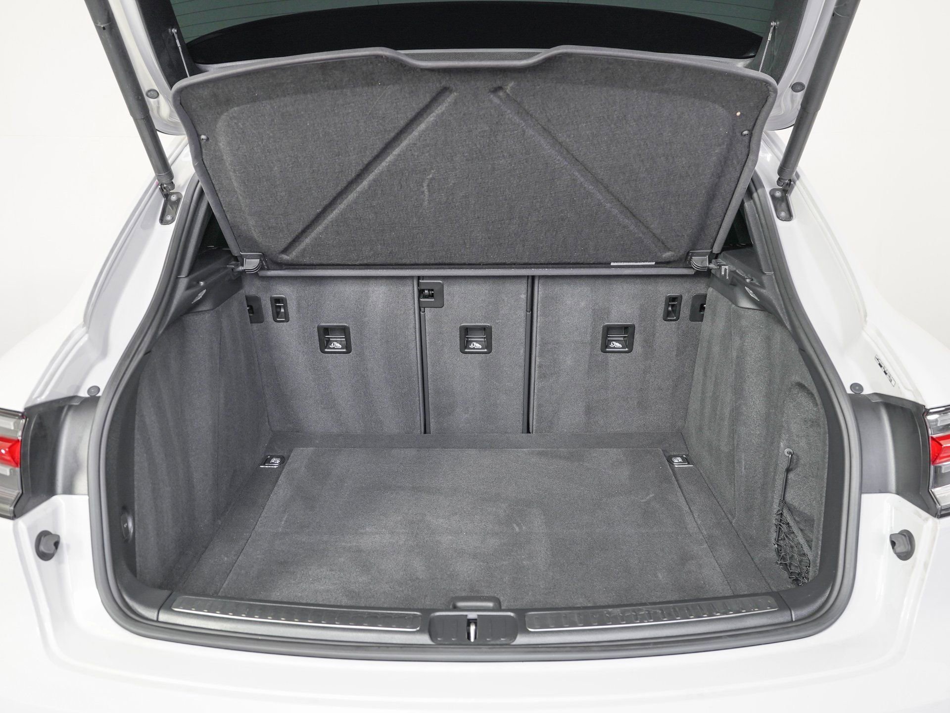 Used 2024 Porsche Macan S image 12