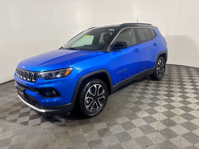 Used 2024 Jeep Compass Limited AWD/4WD image 3