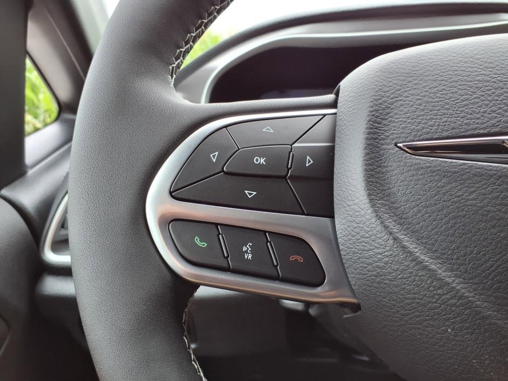 New 2026 Chrysler Pacifica Select image 18