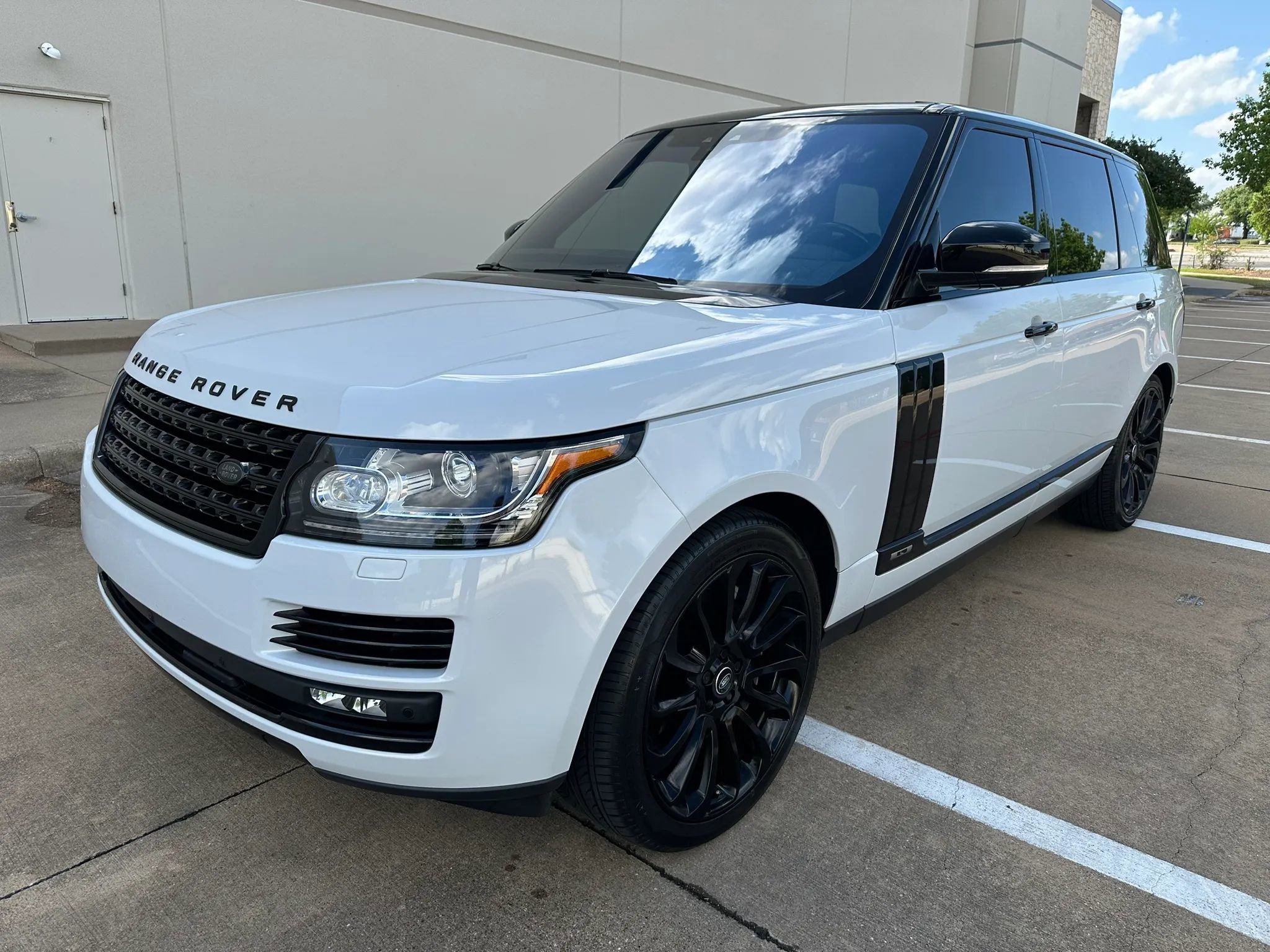 Used 2017 Land Rover Range Rover Long Wheelbase Supercharged image 2