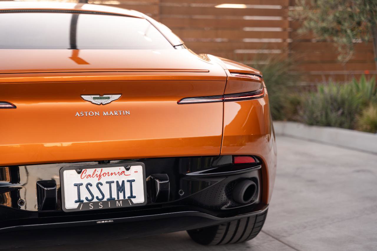 Used 2018 Aston Martin DB11 Coupe image 23