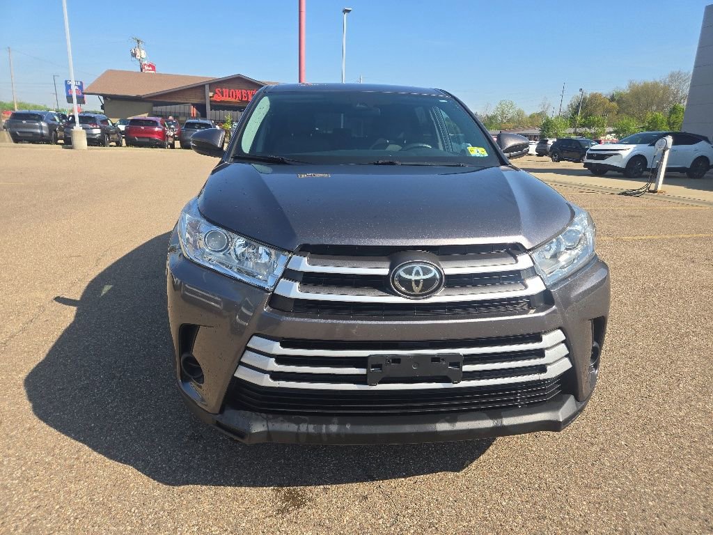 Used 2019 Toyota Highlander LE AWD/4WD image 2