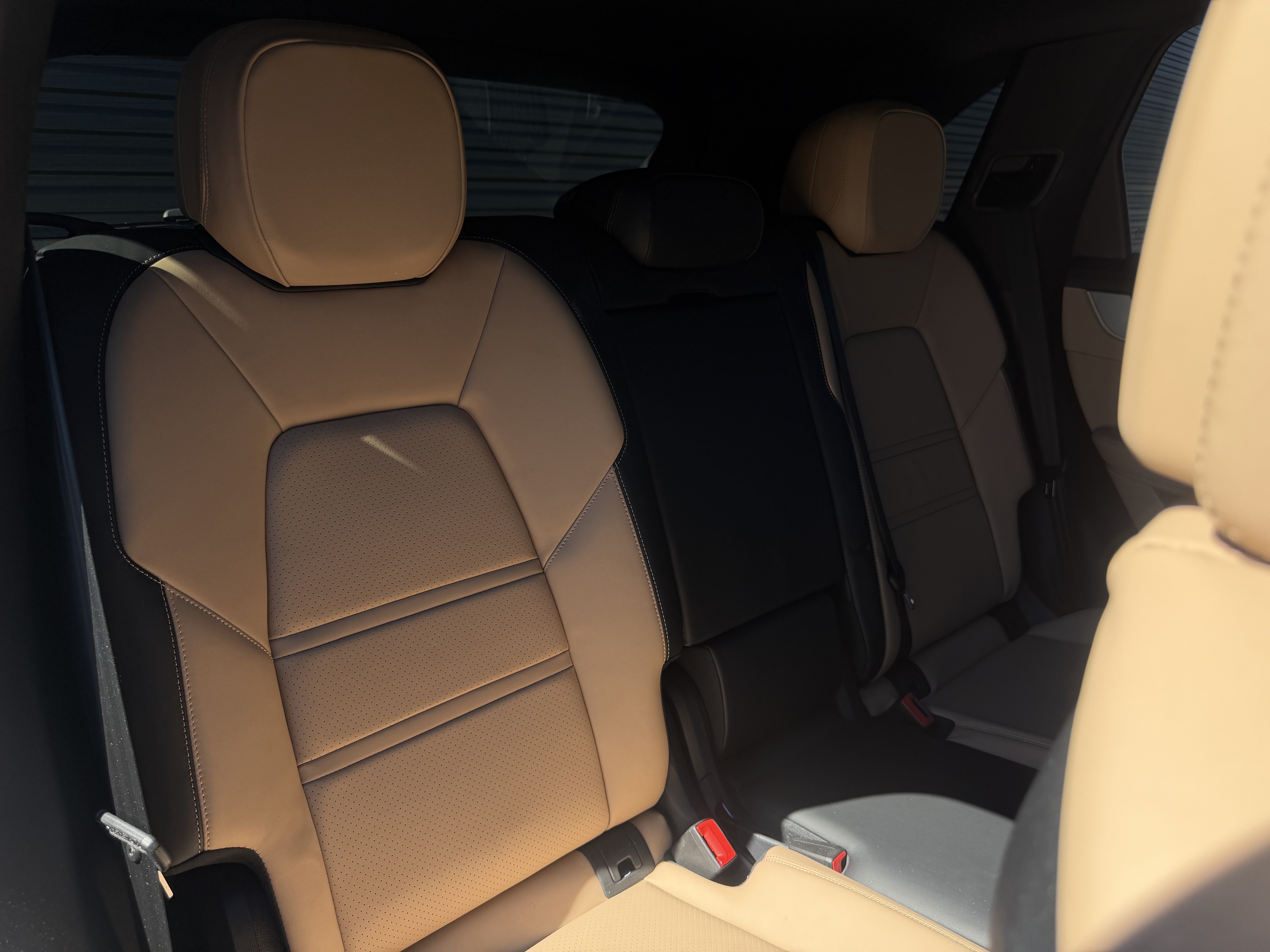 Certified 2025 Porsche Cayenne AWD/4WD image 3