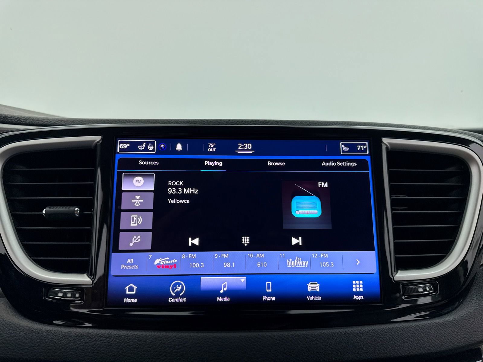 Used 2021 Chrysler Pacifica Touring-L FWD image 21