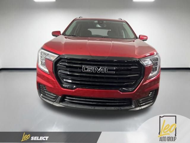 Used 2022 GMC Terrain SLE w/ Driver Convenience Package FWD image 2