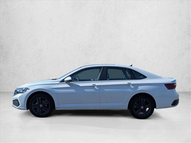 Used 2024 Volkswagen Jetta SE image 8