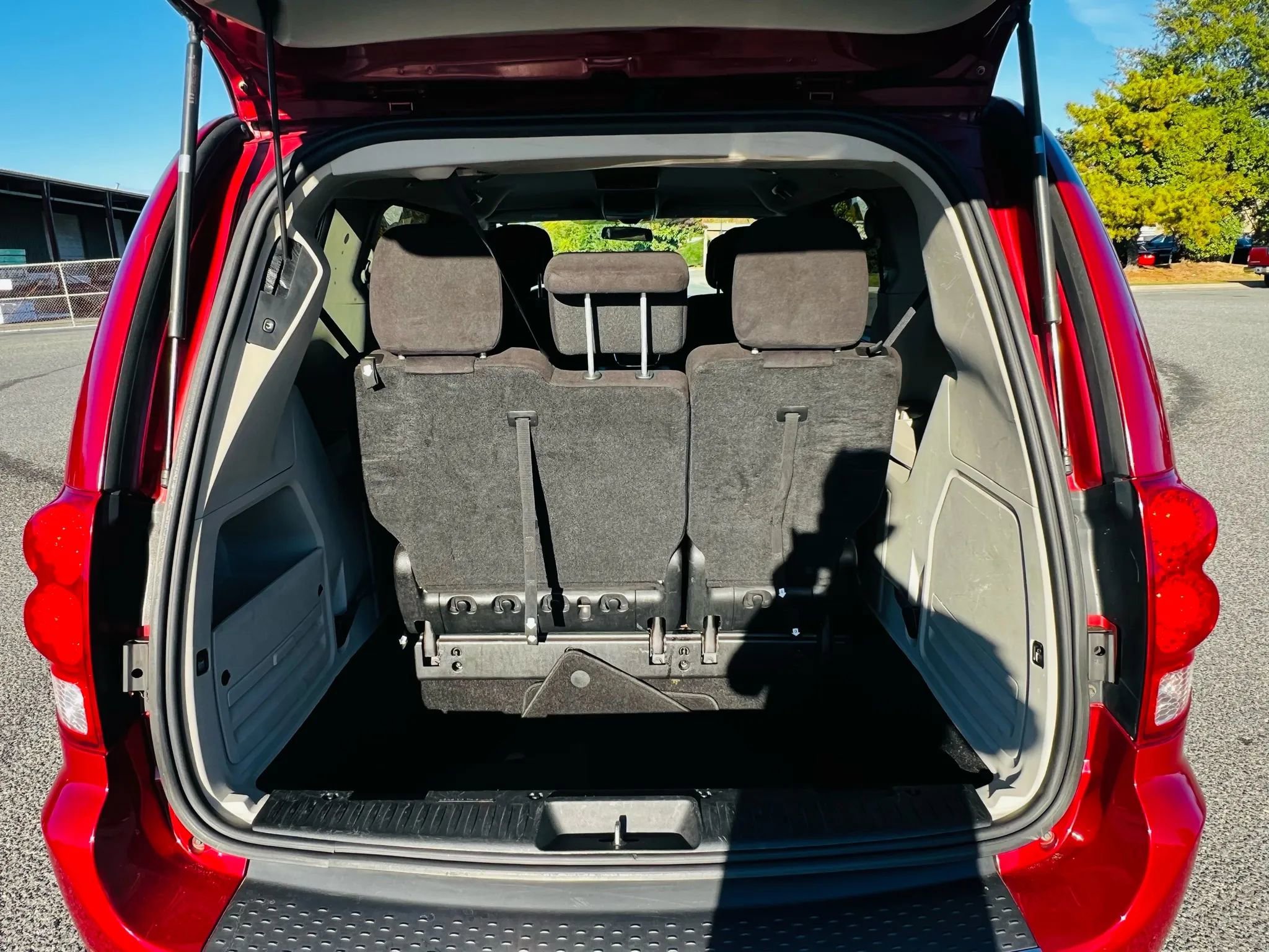 Used 2014 Dodge Grand Caravan SXT image 24