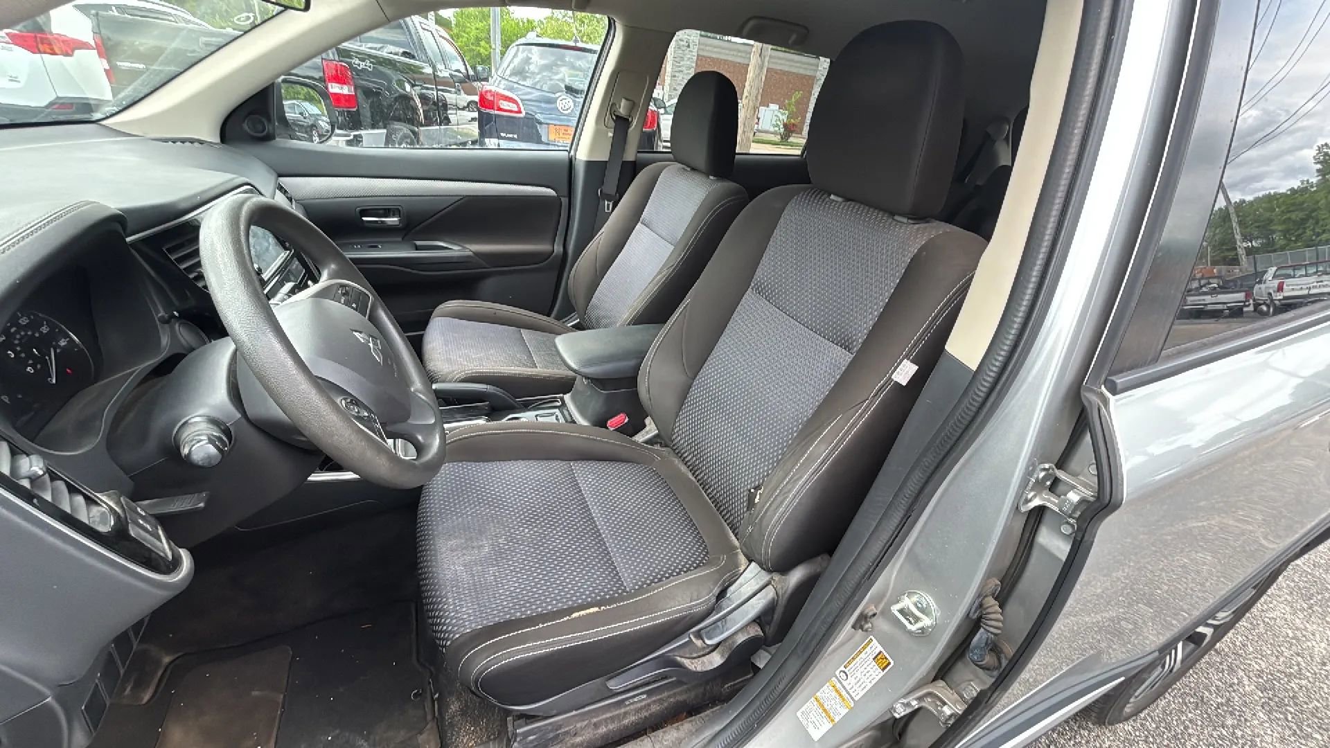 Used 2018 Mitsubishi Outlander ES FWD image 9