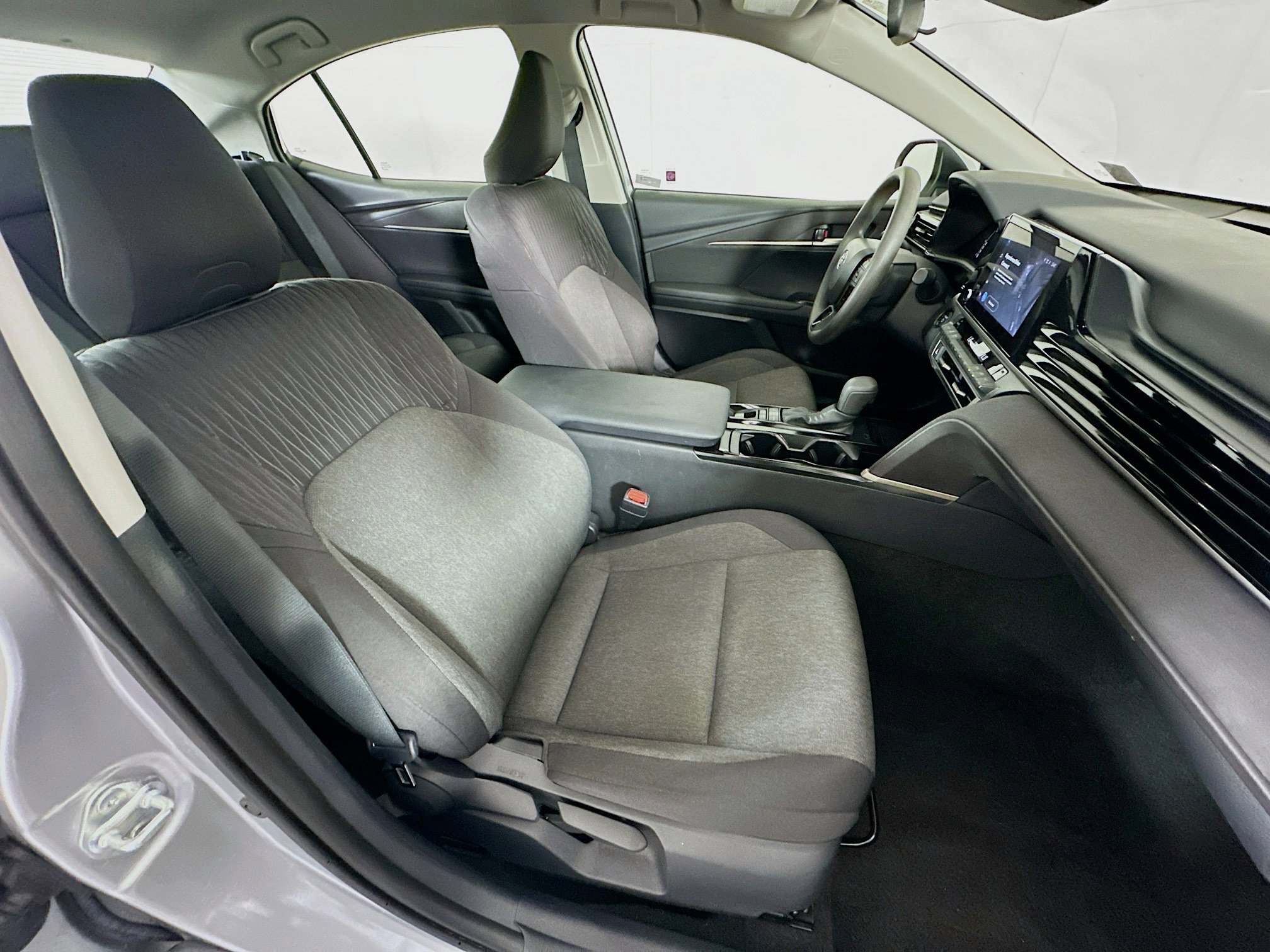 Used 2025 Toyota Camry LE image 30