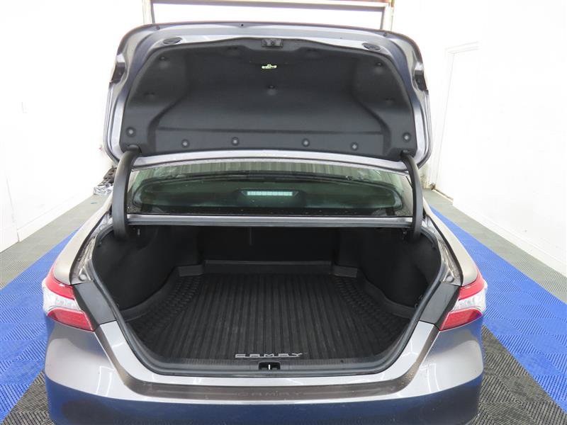 Used 2020 Toyota Camry XLE FWD image 12