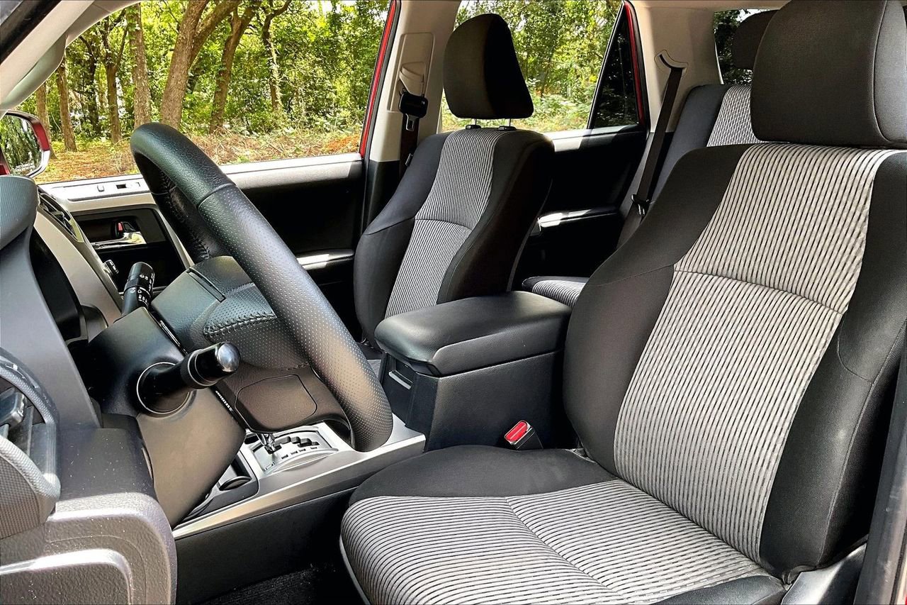 Used 2022 Toyota 4Runner SR5 AWD/4WD image 18
