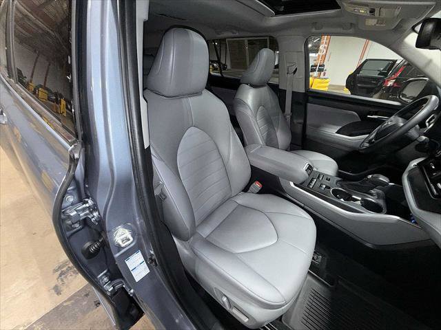 Certified 2022 Toyota Highlander XLE image 16