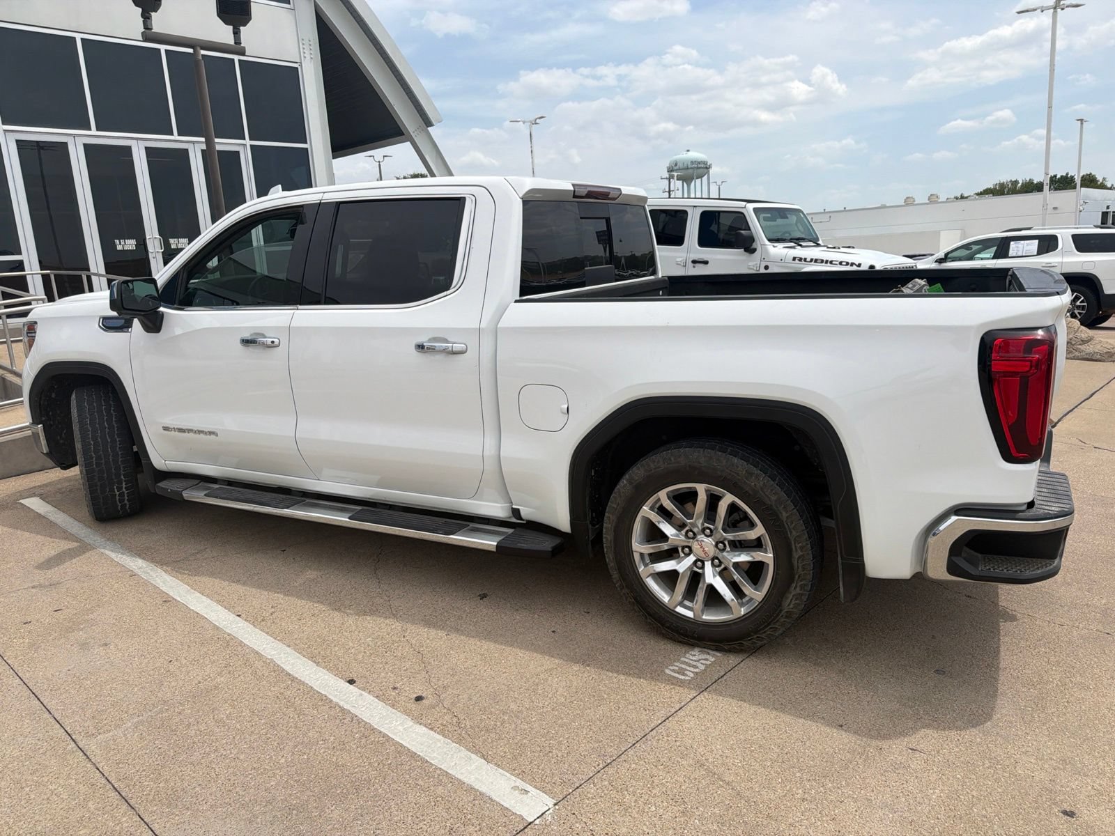 Used 2021 GMC Sierra 1500 SLT RWD image 2