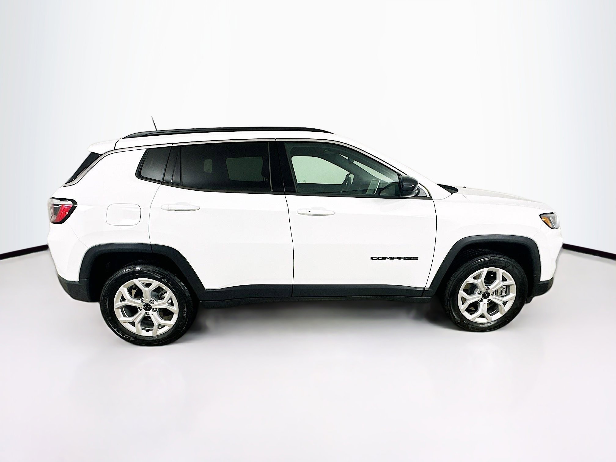 Certified 2025 Jeep Compass Latitude image 8