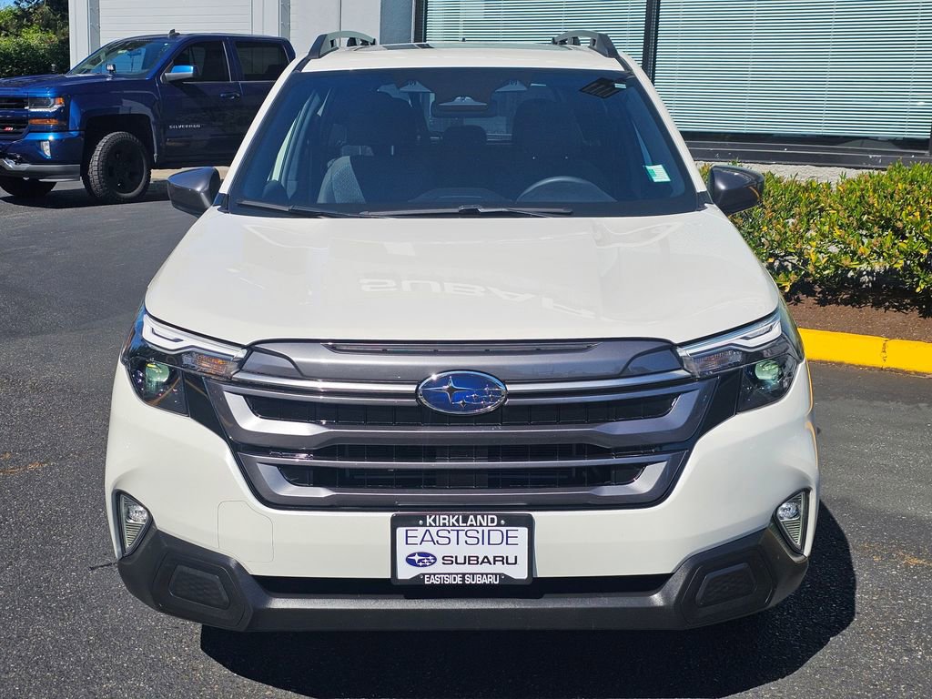Used 2025 Subaru Forester Premium AWD/4WD image 2