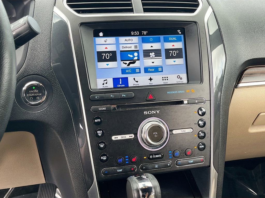 Used 2017 Ford Explorer Limited w/ Equipment Group 301A FWD image 16
