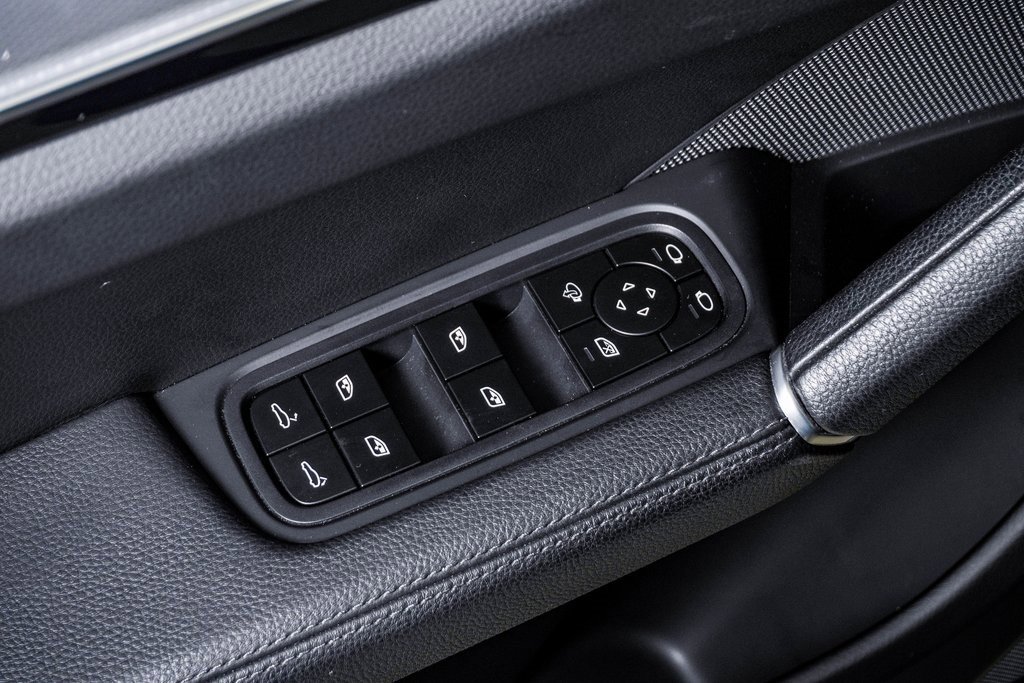 Certified 2023 Porsche Cayenne Platinum Edition image 24