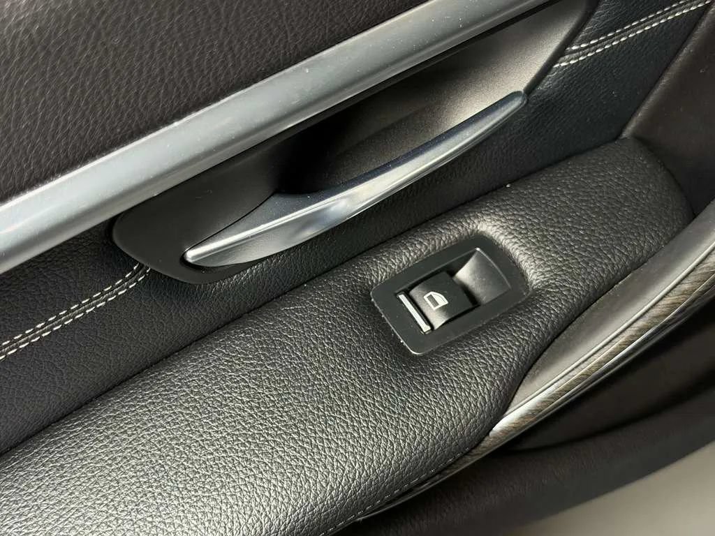 Used 2018 BMW 328d Sedan RWD image 16